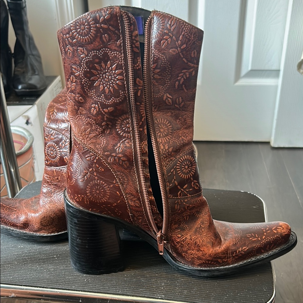 C. Luce Brown Heeled Boots with Embossed Leather - Picture 4 of 5